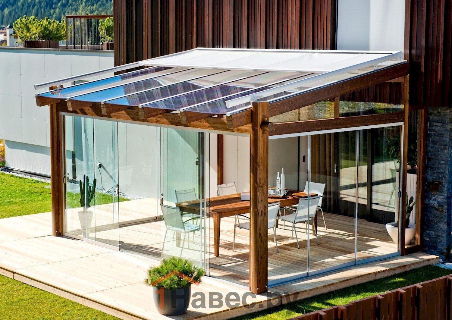 Навес из поликарбоната под дерево